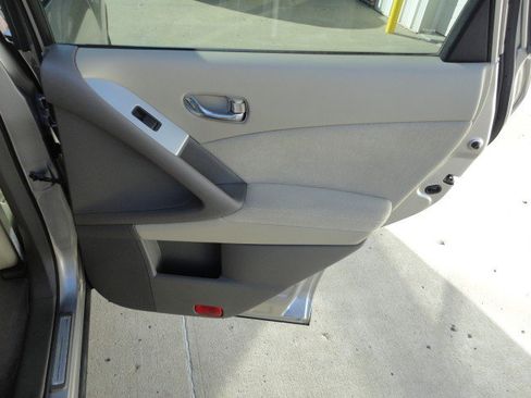 Used 2010 Nissan Murano S image 16