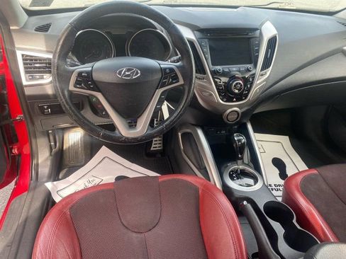 Used 2012 Hyundai Veloster w/ Style Pkg image 10