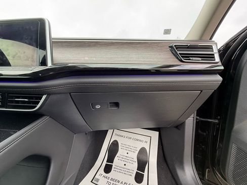 Used 2025 Volkswagen Atlas SEL image 29