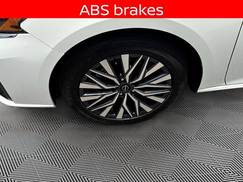 Used 2025 Nissan Altima 2.5 SV FWD image 27