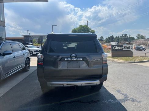 Used 2018 Toyota 4Runner TRD Off-Road Premium AWD/4WD image 5