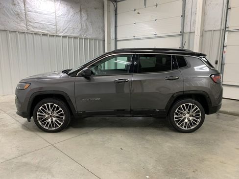 Used 2022 Jeep Compass Limited w/ Elite Group image 3