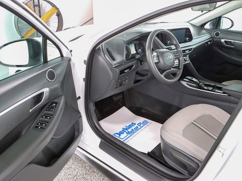 Used 2021 Hyundai Sonata SE FWD image 3