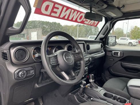 Used 2023 Jeep Gladiator Sport image 10