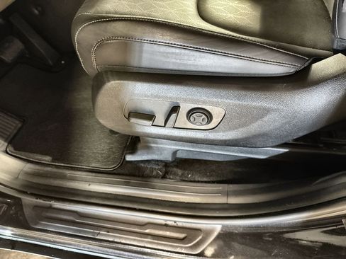 Used 2025 Kia Carnival image 17