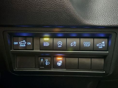 Used 2022 Toyota Tundra SR5 image 8