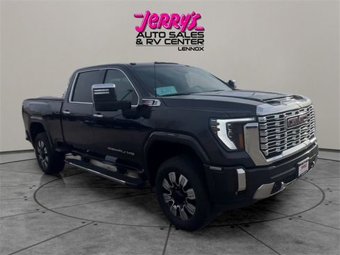 Used 2024 GMC Sierra 3500 Denali w/ Denali Reserve Package image 7