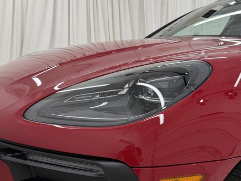 New 2026 Porsche Macan image 17