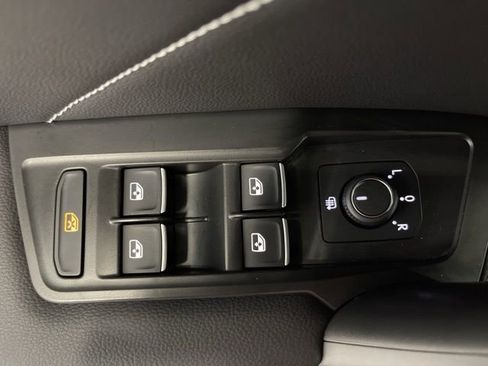 Used 2024 Volkswagen Tiguan SE R-Line AWD/4WD image 29