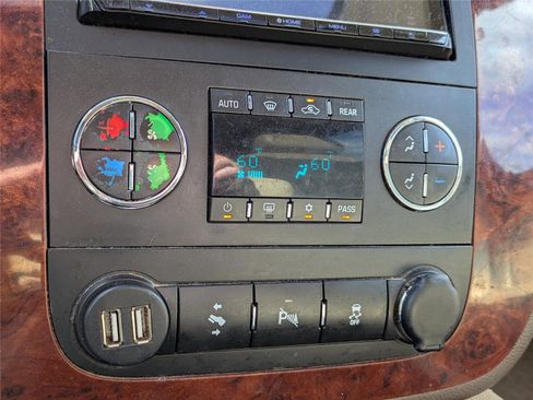 Used 2013 Chevrolet Suburban 2500 LT image 30