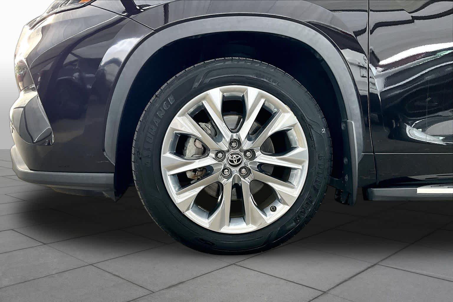 Used 2022 Toyota Highlander Limited AWD/4WD image 10