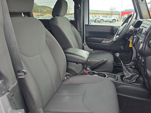 Used 2018 Jeep Wrangler Sport image 19