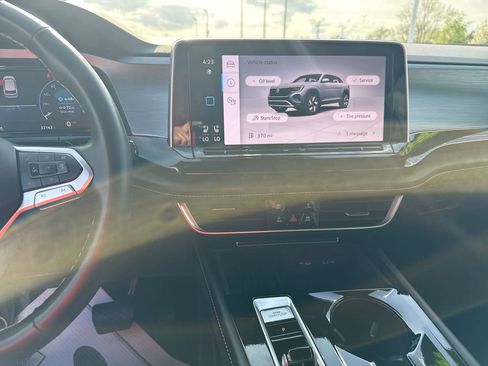 Used 2025 Volkswagen Atlas Cross Sport SE image 21
