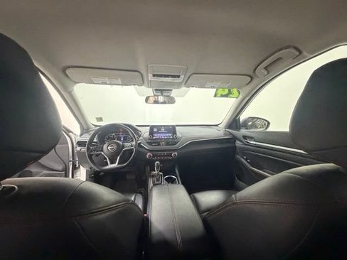 Used 2024 Nissan Altima 2.5 SR FWD image 16