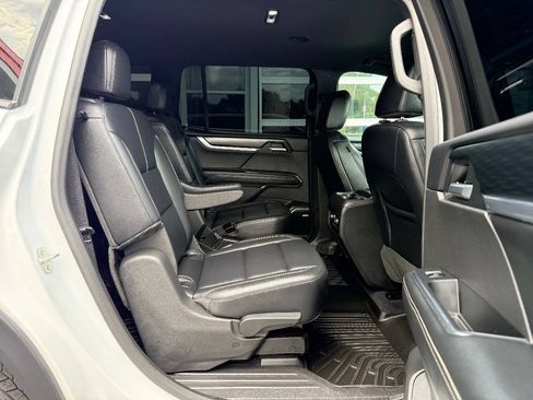 Used 2025 GMC Acadia Elevation w/ Elevation Premium Package AWD/4WD image 39