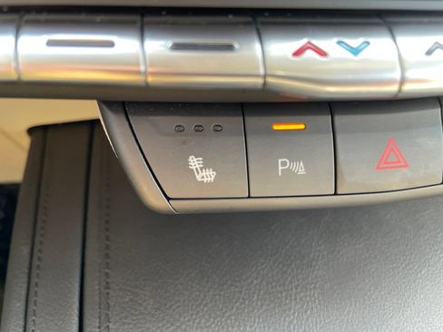 Used 2020 Cadillac XT4 Luxury AWD/4WD image 16