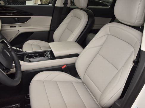 New 2026 Lincoln Nautilus Premier AWD/4WD image 39