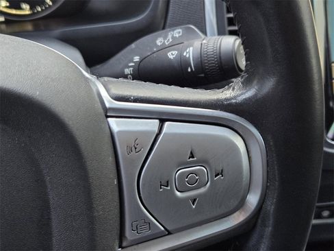 Used 2020 Volvo XC90 T6 Momentum image 30