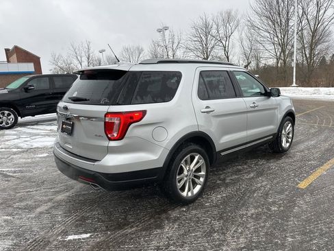 Used 2018 Ford Explorer XLT w/ Equipment Group 202A image 9