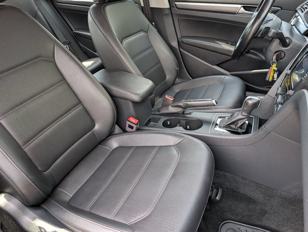 Used 2017 Volkswagen Passat 1.8T R-Line FWD image 22