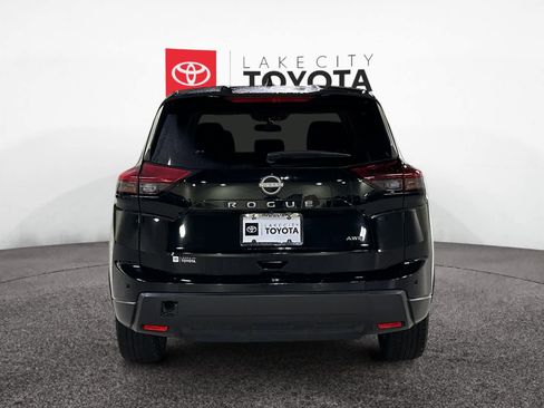 Used 2024 Nissan Rogue S image 6