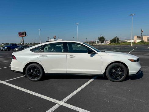 New 2025 Honda Accord SE image 5