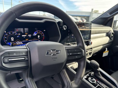 Used 2025 Chevrolet Colorado Trail Boss image 11