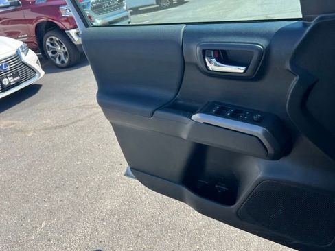 Used 2021 Toyota Tacoma TRD Off-Road w/ Technology Package AWD/4WD image 19