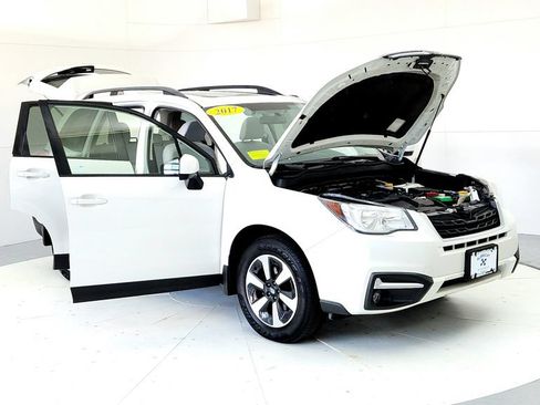 Used 2017 Subaru Forester 2.5i Premium AWD/4WD image 12