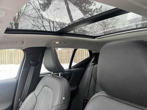 Used 2025 Volvo XC40 B5 Core image 25