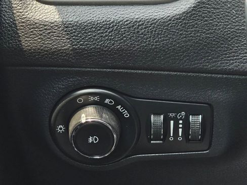 Used 2018 Jeep Compass Latitude w/ Popular Equipment Group image 31