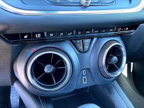 Used 2025 Chevrolet Blazer LT image 34