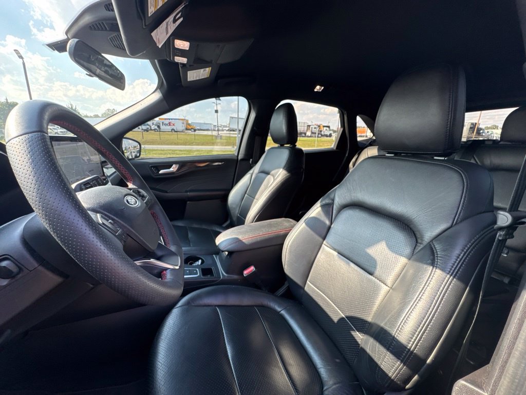 Used 2023 Ford Escape ST-Line w/ Tech Pack #1 FWD image 9