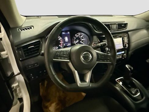Used 2018 Nissan Rogue SV w/ Premium Package image 12