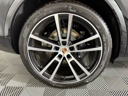 New 2025 Porsche Cayenne Coupe image 13