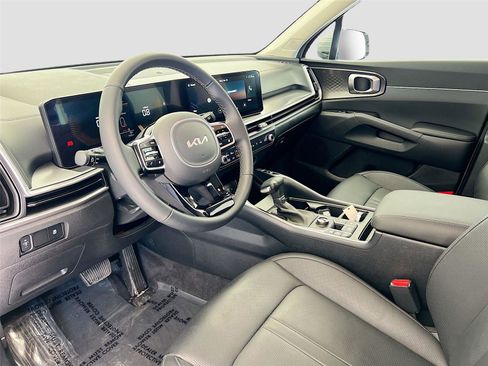 Used 2025 Kia Sorento S image 9