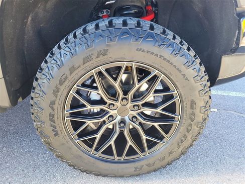 Certified 2024 Chevrolet Silverado 1500 ZR2 w/ Technology Package image 18