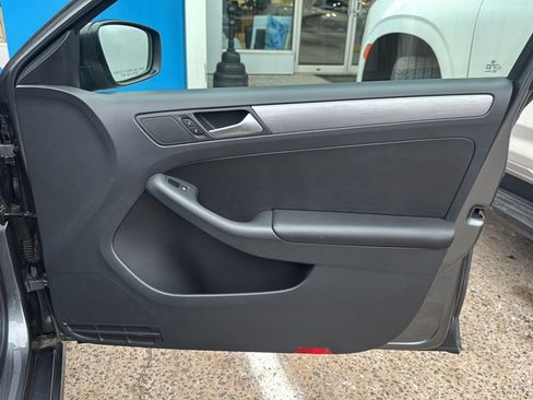 Used 2016 Volkswagen Jetta Sport image 15