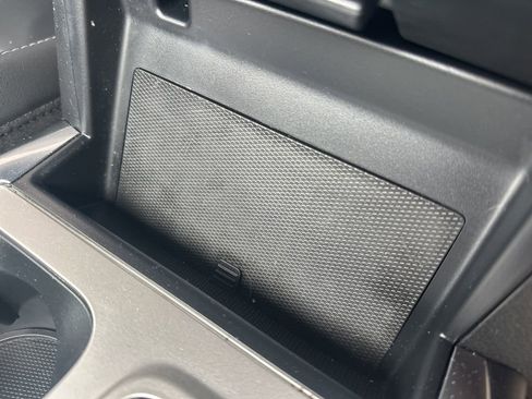 Used 2022 Ford Explorer XLT w/ Equipment Group 202A image 37