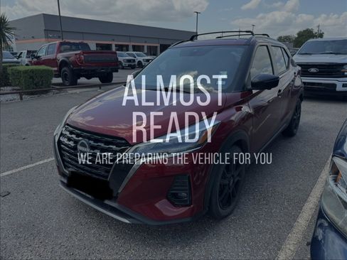 Used 2023 Nissan Kicks SR w/ Exterior Package FWD image 2