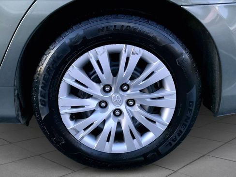 Used 2014 Toyota Camry LE image 11