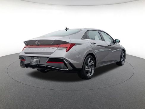 Used 2025 Hyundai Elantra SEL image 5