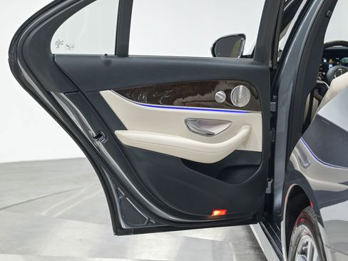 Used 2022 Mercedes-Benz E 350 4MATIC Sedan image 26