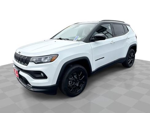 Used 2023 Jeep Compass Latitude w/ Convenience Group AWD/4WD image 1