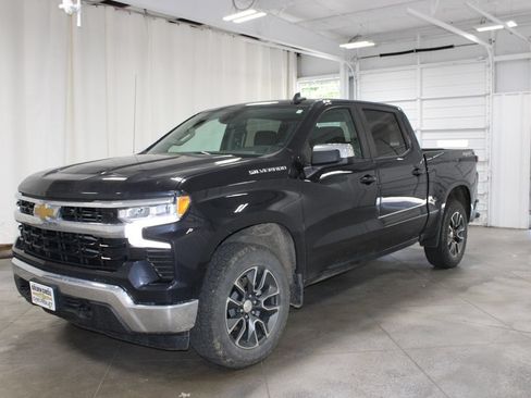 Used 2024 Chevrolet Silverado 1500 LT w/ Protection Package AWD/4WD image 4