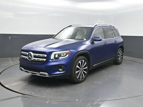 Used 2020 Mercedes-Benz GLB 250 w/ Premium Package image 2