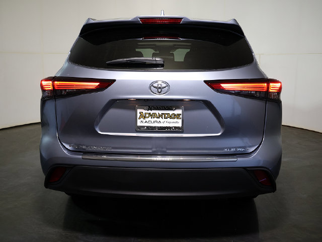Used 2021 Toyota Highlander XLE AWD/4WD image 10