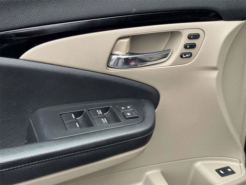 Used 2022 Honda Pilot Touring image 19