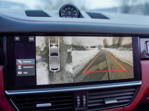 Used 2021 Porsche Cayenne GTS image 32