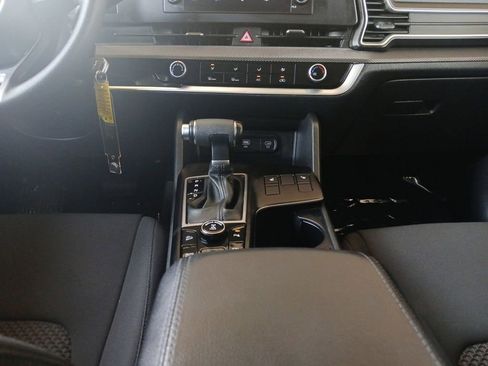 Used 2024 Kia Sportage LX image 11